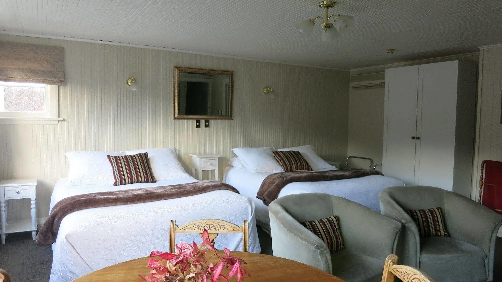 Cheltenham House แฮนเมอร์สปริงส์ ภายนอก รูปภาพ